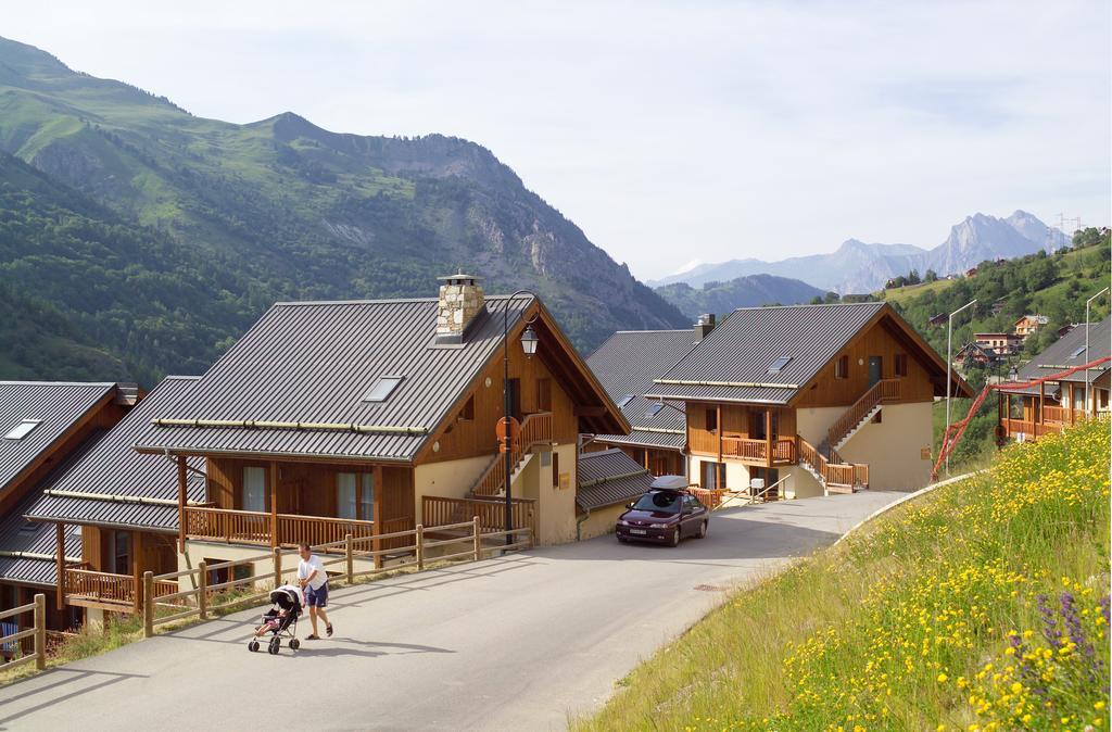 Résidence Odalys Le Hameau et les Chalets de la Vallée d'Or Valloire Exterior foto